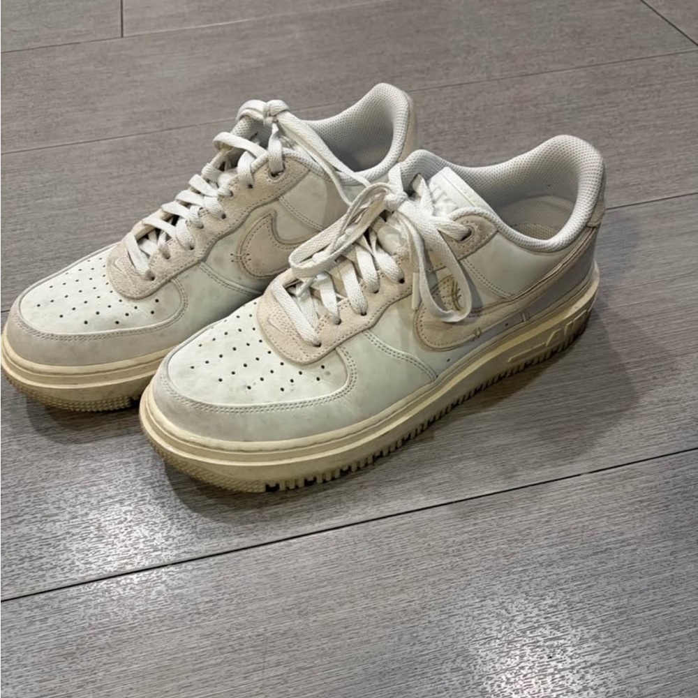 Nike Air Force 1 luxe “Triple White”